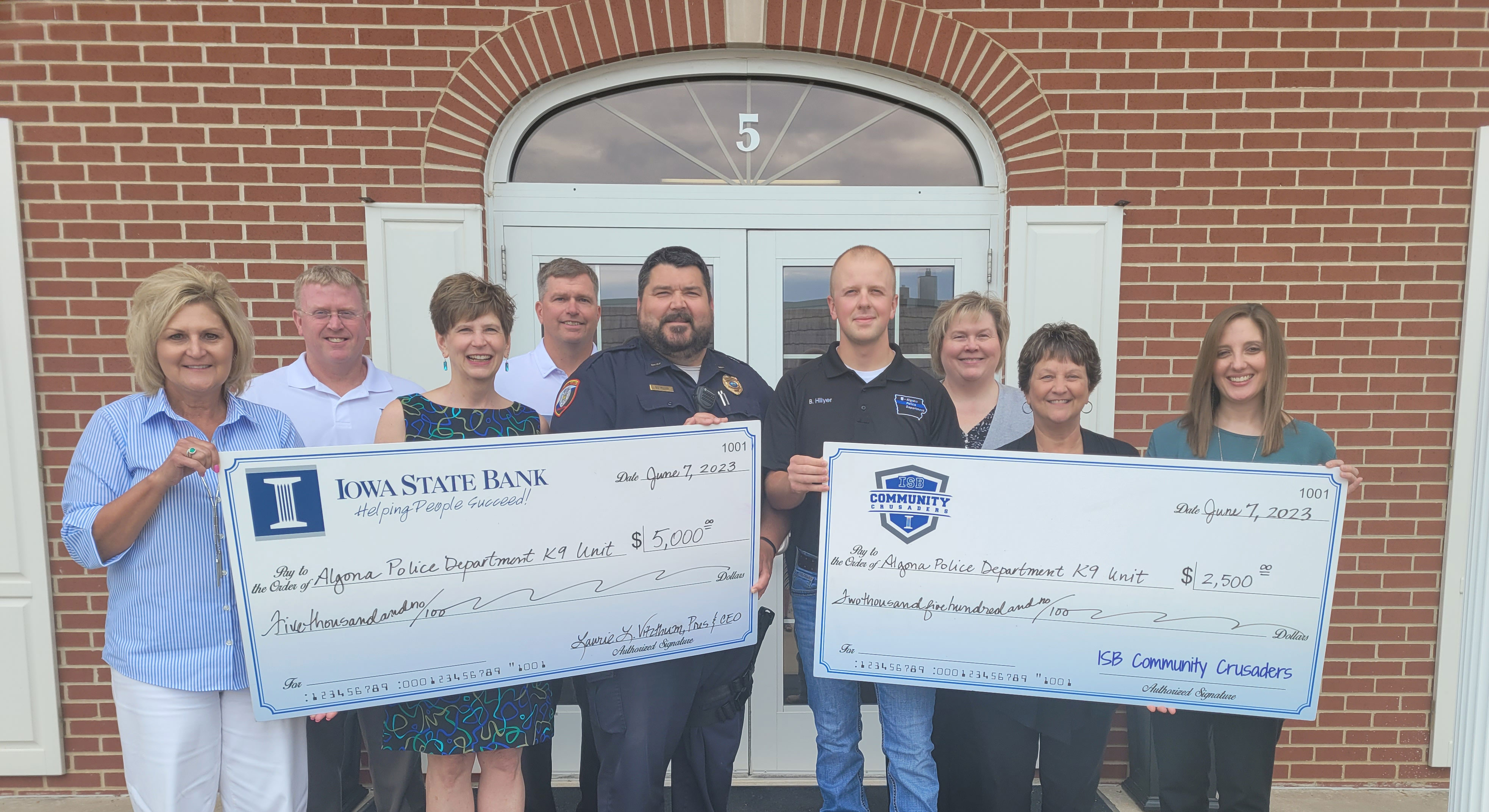 Bank Donates to K9 Project